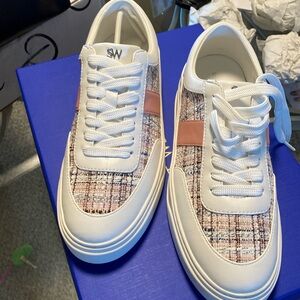 Stuart Weitzman snickers